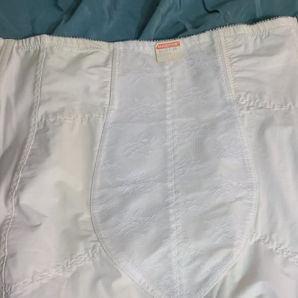 Vintage Old Stock Open crotch Girdle Size 34 Smoothie W tag
